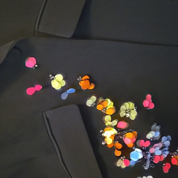 Elegant Blazer Dress with Colorful Floral Accents - Picture 12 of 12